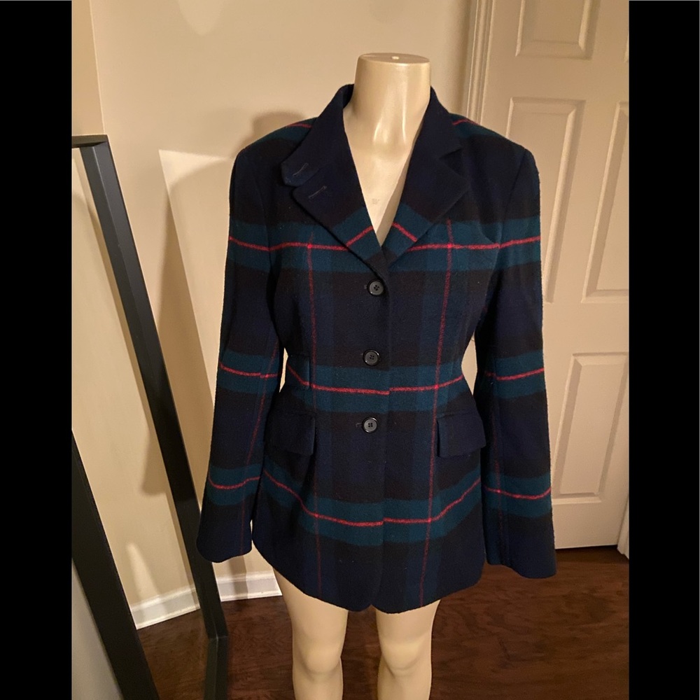 DKNY gorgeous plaid wool blazer with details